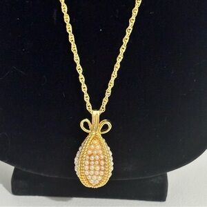 Joan Rivers golden egg necklace with pearls like new condition